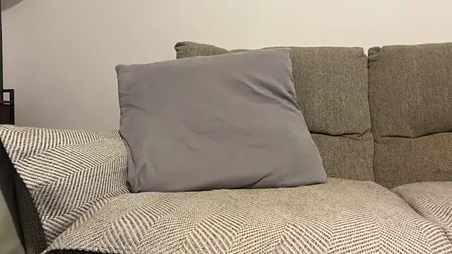 That English Rose  online show from March 12, 2026, 6:50 am