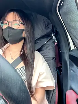 Linh 2004 online show from September 28, 2025, 5:47 am