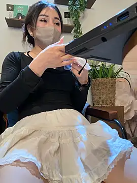 Snapshot of Linh_2004 chatting on March 22, 2026, 5:21 am Linh 2004 online show from March 22, 2026, 5:21 am