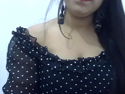 Snapshot of LIYO_ chatting on February 26, 2026, 6:24 am LIYO online show from February 26, 2026, 6:24 am