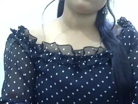 Snapshot of LIYO_ chatting on April 18, 2026, 8:27 am LIYO online show from April 18, 2026, 8:27 am