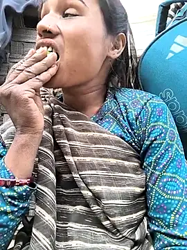 Snapshot of Hot_raaani chatting on December 16, 2025, 10:30 am Hot raaani online show from December 16, 2025, 10:30 am