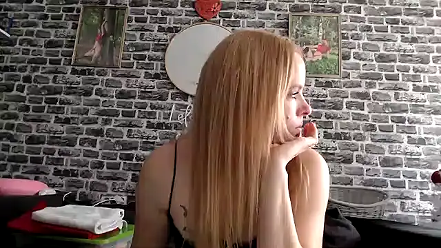 SexyMilf 37 online show from November 28, 2025, 10:15 am