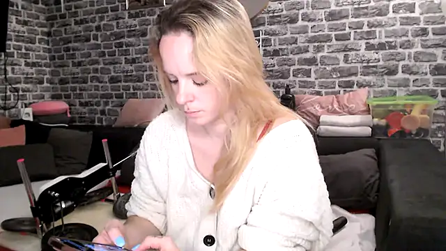 Snapshot of SexyMilf_37 chatting on April 7, 2026, 8:10 pm SexyMilf 37 online show from April 7, 2026, 8:10 pm