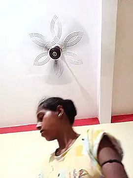 Snapshot of Saniye-143 chatting on October 6, 2025, 5:02 pm Saniye-143 online show from October 6, 2025, 5:02 pm