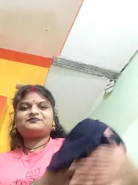 Snapshot of Hot_mirchjii chatting on October 28, 2025, 3:33 pm Hot mirchjii online show from October 28, 2025, 3:33 pm