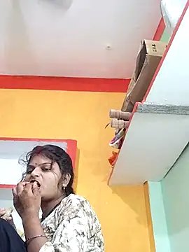 Hot mirchjii online show from November 4, 2025, 3:49 pm