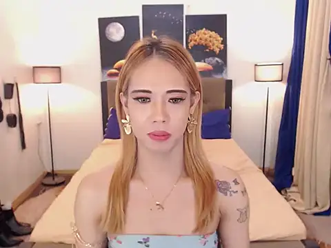 Snapshot of PreciousAmore chatting on November 19, 2025, 1:22 pm PreciousAmore online show from November 19, 2025, 1:22 pm