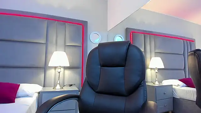 GabyMoreau online show from April 10, 2026, 7:32 pm