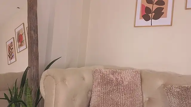 Snapshot of Emilly_Beaumont chatting on May 10, 2026, 11:25 am Emilly Beaumont online show from May 10, 2026, 11:25 am