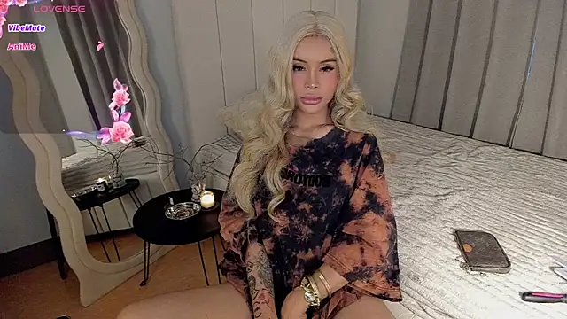 LUUVRRI 21 online show from April 6, 2026, 10:22 pm