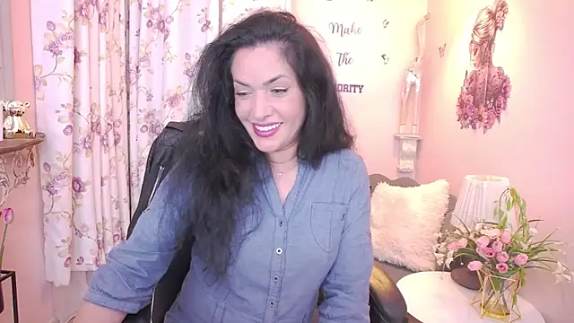 Snapshot of MyLovOne chatting on April 5, 2026, 11:06 am MyLovOne online show from April 5, 2026, 11:06 am