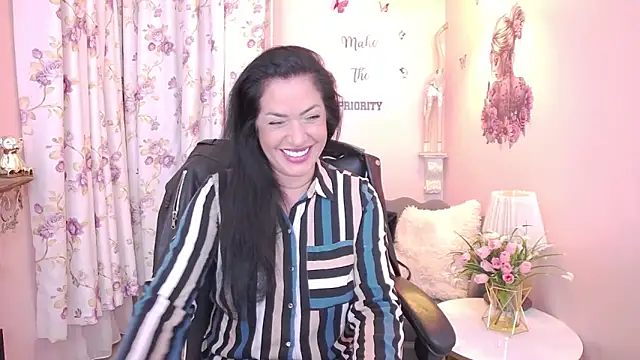 Snapshot of MyLovOne chatting on March 12, 2026, 12:09 pm MyLovOne online show from March 12, 2026, 12:09 pm