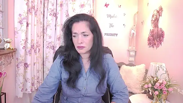 Snapshot of MyLovOne chatting on April 9, 2026, 12:33 pm MyLovOne online show from April 9, 2026, 12:33 pm