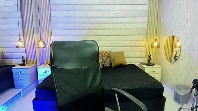 Snapshot of keytinthomson_ chatting on February 2, 2026, 7:24 pm keytinthomson online show from February 2, 2026, 7:24 pm