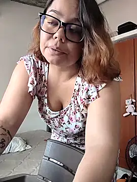 Snapshot of saenz_eymi chatting on April 26, 2026, 4:04 pm saenz eymi online show from April 26, 2026, 4:04 pm