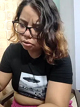 Snapshot of saenz_eymi chatting on May 13, 2026, 5:09 pm saenz eymi online show from May 13, 2026, 5:09 pm