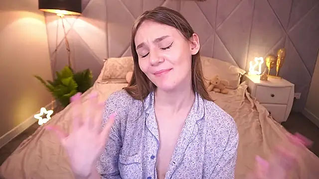 Snapshot of DiamondGoldie chatting on November 15, 2025, 7:45 am DiamondGoldie online show from November 15, 2025, 7:45 am