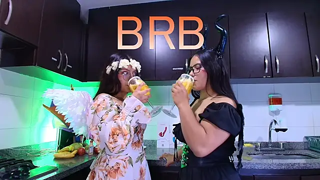 Snapshot of Lilith_and_Khloe chatting on November 7, 2025, 11:26 am Lilith and Khloe online show from November 7, 2025, 11:26 am