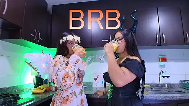 Snapshot of Lilith_and_Khloe chatting on November 11, 2025, 11:27 am Lilith and Khloe online show from November 11, 2025, 11:27 am