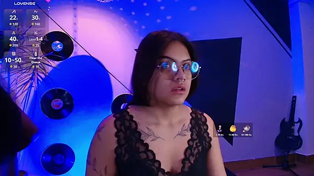 Snapshot of Lilith_and_Khloe chatting on October 30, 2025, 11:19 am Lilith and Khloe online show from October 30, 2025, 11:19 am