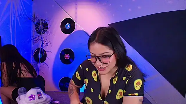 Snapshot of Lilith_and_Khloe chatting on November 18, 2025, 11:35 am Lilith and Khloe online show from November 18, 2025, 11:35 am