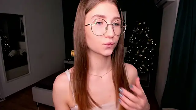 Snapshot of EditaBand chatting on December 19, 2025, 7:16 pm EditaBand online show from December 19, 2025, 7:16 pm