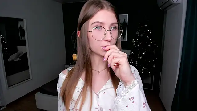 Snapshot of EditaBand chatting on January 7, 2026, 7:19 pm EditaBand online show from January 7, 2026, 7:19 pm