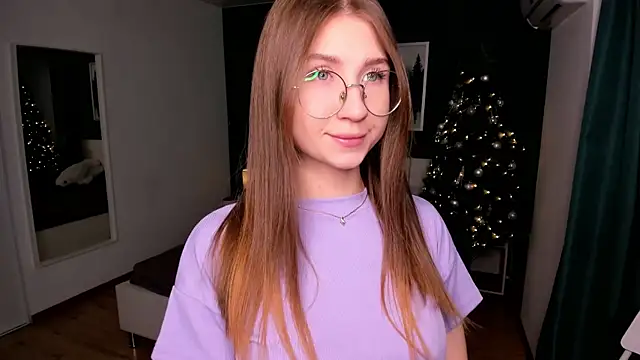 Snapshot of EditaBand chatting on December 18, 2025, 7:29 pm EditaBand online show from December 18, 2025, 7:29 pm