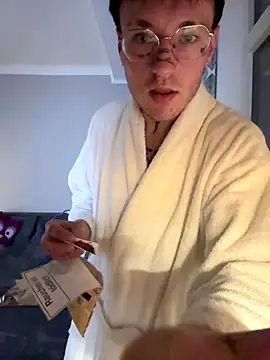 Snapshot of FullTattooBoy chatting on December 17, 2025, 4:39 am FullTattooBoy online show from December 17, 2025, 4:39 am