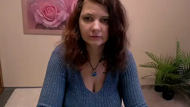 Snapshot of TwoBigSuns chatting on June 4, 2026, 7:35 am TwoBigSuns online show from June 4, 2026, 7:35 am