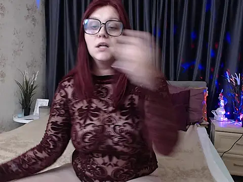 Alisawoods  online show from November 5, 2025, 6:44 pm