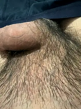 Snapshot of Levinhurst chatting on December 16, 2025, 10:47 pm Levinhurst online show from December 16, 2025, 10:47 pm