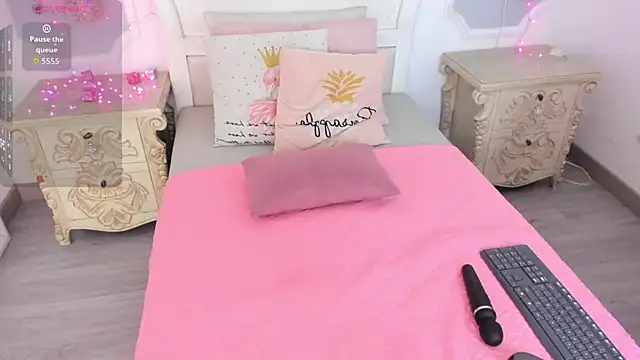 Snapshot of MeganStar__ chatting on November 29, 2025, 12:05 pm MeganStar online show from November 29, 2025, 12:05 pm