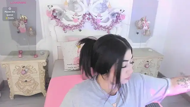 Snapshot of MeganStar__ chatting on November 22, 2025, 12:04 pm MeganStar online show from November 22, 2025, 12:04 pm