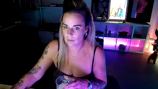 Mrs-Aurora online show from October 16, 2025, 9:12 pm