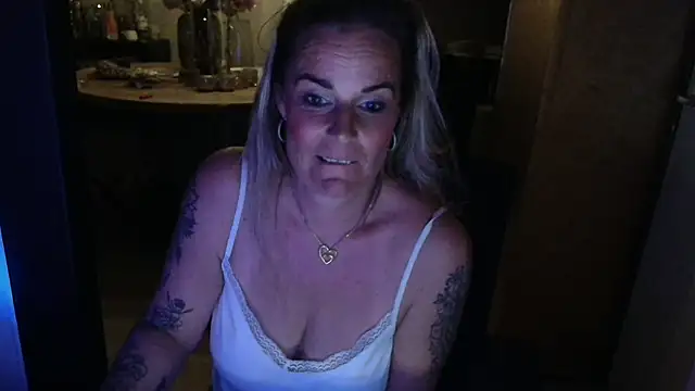 Snapshot of Mrs-Aurora chatting on April 29, 2026, 1:10 am Mrs-Aurora online show from April 29, 2026, 1:10 am