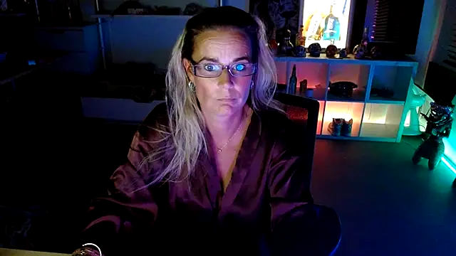 Mrs-Aurora online show from October 6, 2025, 9:48 pm