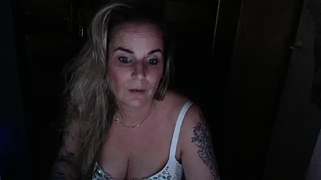 Mrs-Aurora online show from March 25, 2026, 3:28 am