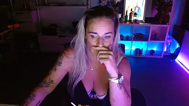 Mrs-Aurora online show from September 29, 2025, 6:57 pm