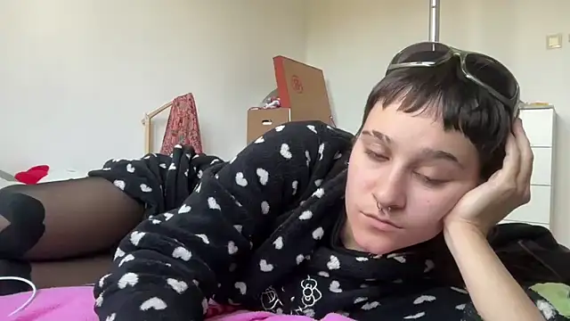 Snapshot of NIQUE_TARAXX chatting on September 28, 2025, 4:03 pm NIQUE TARAXX online show from September 28, 2025, 4:03 pm