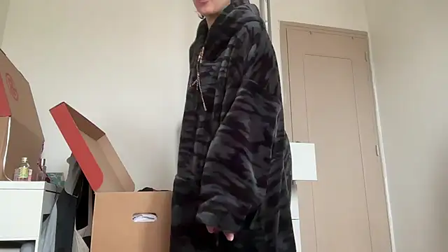 Snapshot of NIQUE_TARAXX chatting on September 24, 2025, 12:00 pm NIQUE TARAXX online show from September 24, 2025, 12:00 pm