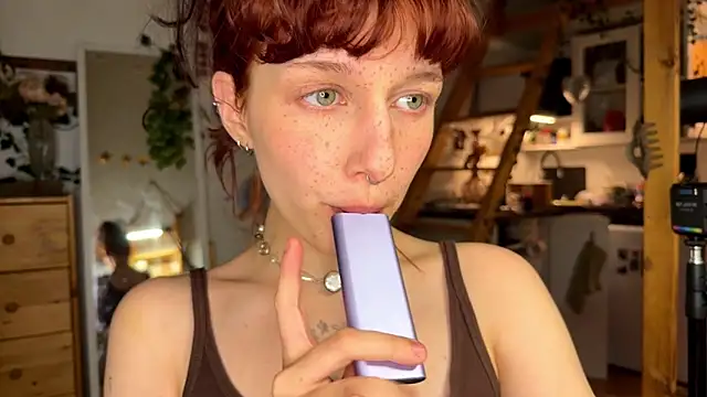 LeelooYolo online show from June 3, 2026, 8:57 pm