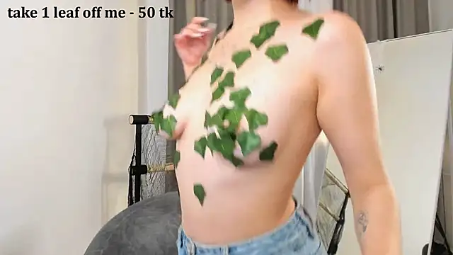 Snapshot of LeelooYolo chatting on October 31, 2025, 3:41 pm LeelooYolo online show from October 31, 2025, 3:41 pm