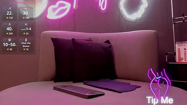 Snapshot of MissKathyfox chatting on October 10, 2025, 8:53 pm MissKathyfox online show from October 10, 2025, 8:53 pm