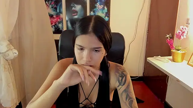 Snapshot of valeria-duarte chatting on November 14, 2025, 10:35 pm valeria-duarte online show from November 14, 2025, 10:35 pm