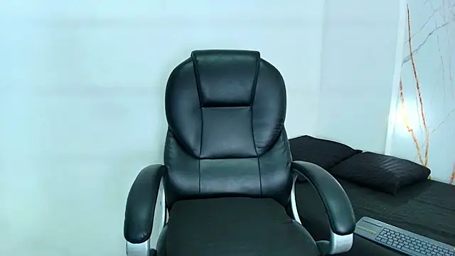 Snapshot of Karla_hilton1 chatting on March 10, 2026, 11:47 am Karla hilton1 online show from March 10, 2026, 11:47 am