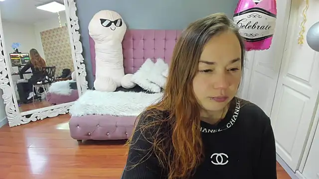 Tammy parker  online show from October 4, 2025, 4:25 am