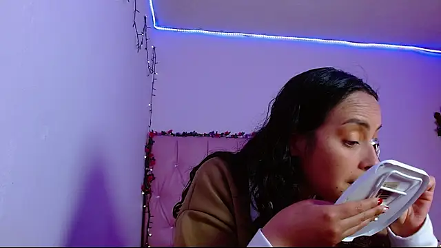 Snapshot of manumeow1 chatting on December 22, 2025, 10:10 pm manumeow1 online show from December 22, 2025, 10:10 pm