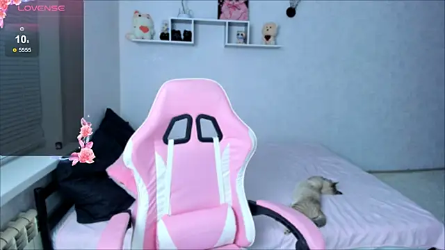 Snapshot of MiaScarlettt chatting on October 3, 2025, 7:04 pm MiaScarlettt online show from October 3, 2025, 7:04 pm